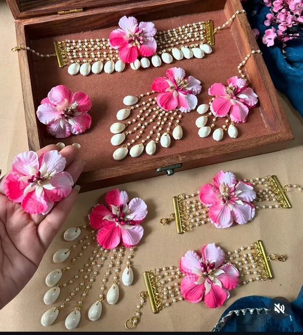 Pink_Floral_Pearl_Bridal_Jewellery_Set_for_Women