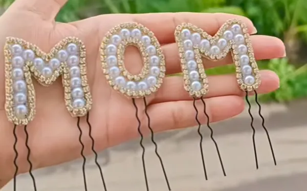 baby_shower_mom_hair_accessory