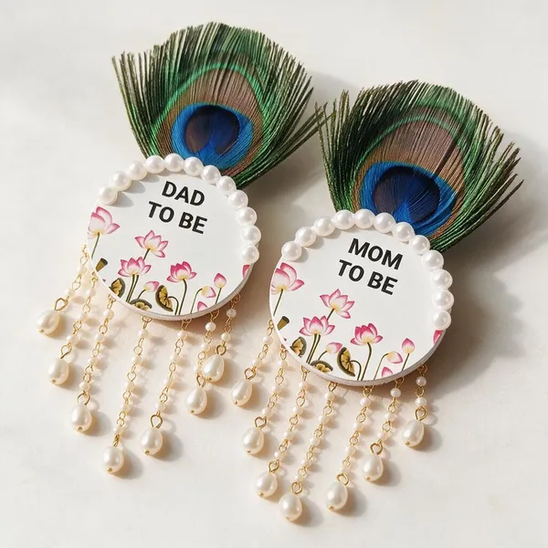 Peacock_Feather_Mom_And_Dad_To_Be_Badge_Set_For_Baby_Shower