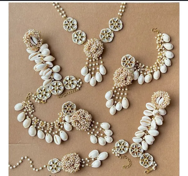 White_Shell_Pearl_Kundan_Style_Jewellery_Set_for_Women