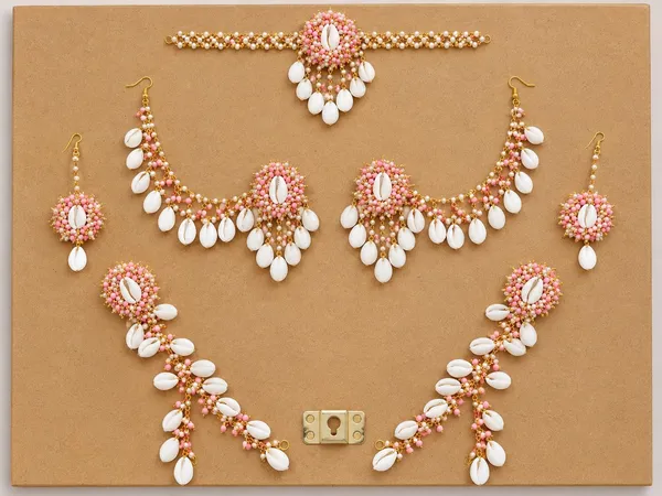 Pink_Beaded_Cowrie_Shell_Bridal_Jewellery_Set_for_Women