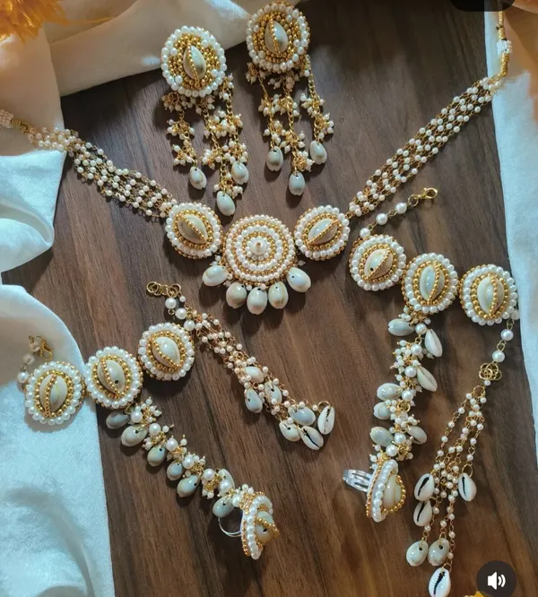 White_Pearl_Kundan_Bridal_Jewellery_Set_for_Women