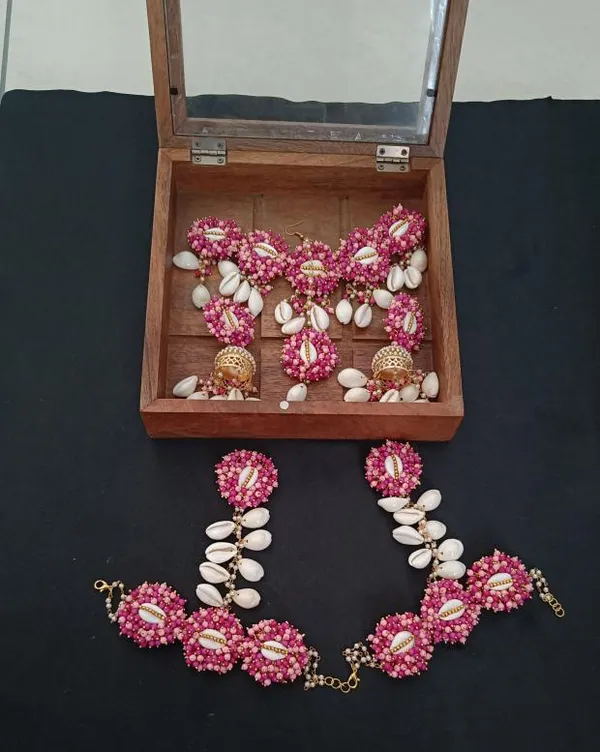 Pink_Beaded_Shell_Necklace_Set_for__haldi_jwellery_Women