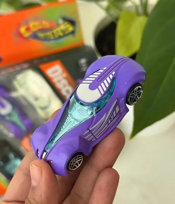 Color_Changing_Alloy_Toy_Cars_Set,_Temperature_Activated_Die-Cast_Style_Mini_Racing_Cars,_Pack_of_6,_Ages_3+