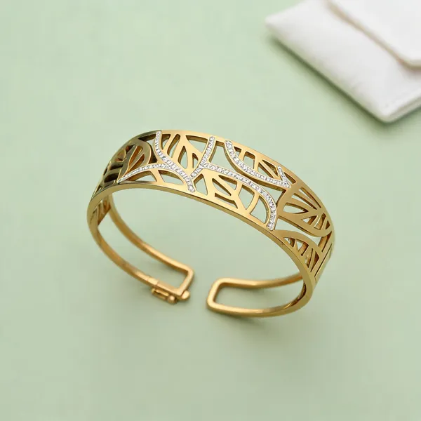 White_Color_Openable_Anti_Tarnish_Bracelet_With_Elegant_Modern_Minimal_Jewelry_Design_-_White