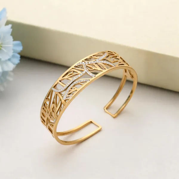 White_Color_Openable_Anti_Tarnish_Bracelet_With_Elegant_Modern_Minimal_Jewelry_Design_-_White