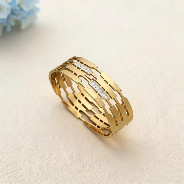 Gold_Color_Openable_Anti_Tarnish_Bracelet_With_Minimal_Modern_Daily_Wear_Style_-_Gold