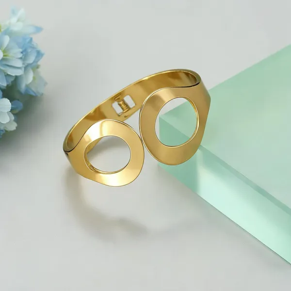 Gold_Color_Openable_Anti_Tarnish_Bracelet_With_Modern_Trendy_Minimal_Design_-_Gold