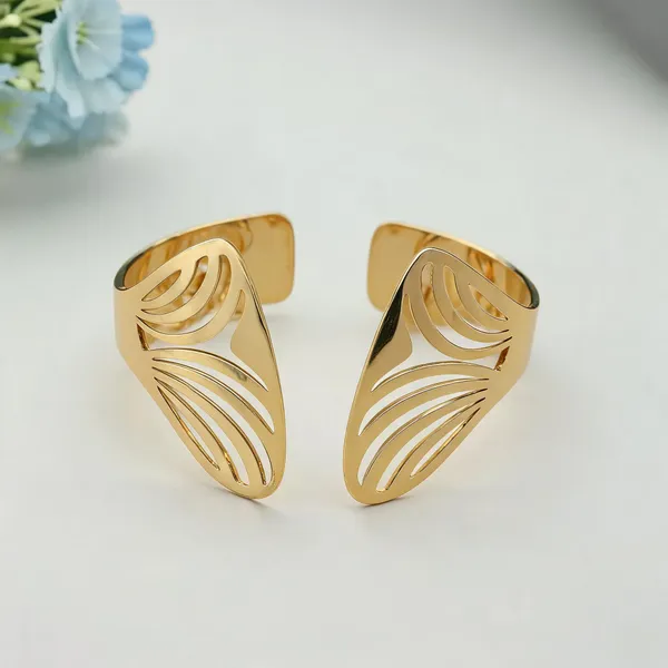 Gold_Color_Openable_Anti_Tarnish_Bracelet_With_Stylish_Contemporary_Jewelry_Look_-_Gold