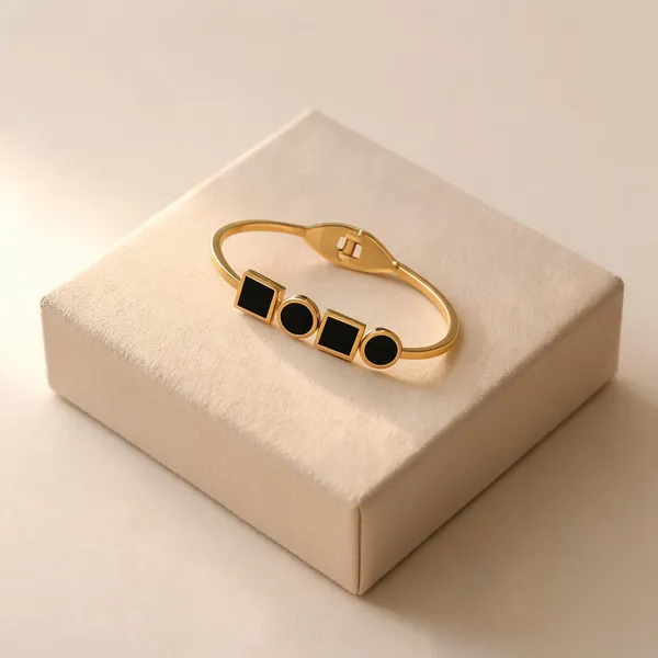 Black_Color_Anti_Tarnish_Bracelet_With_Stylish_Durable_Craftsmanship_-_Black