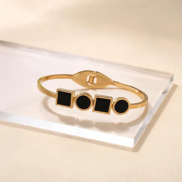 Black_Color_Anti_Tarnish_Bracelet_With_Stylish_Durable_Craftsmanship_-_Black