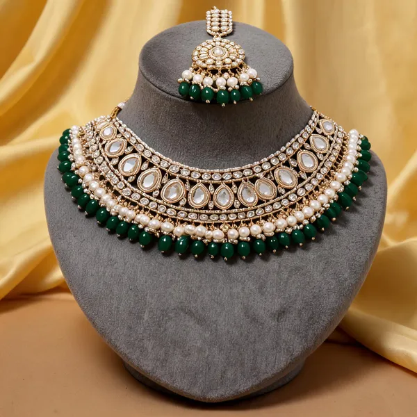 Traditional_Green_Color_Kundan_Necklace_Set_With_Elegant_Indian_Bridal_Jewellery_Design_-_Green