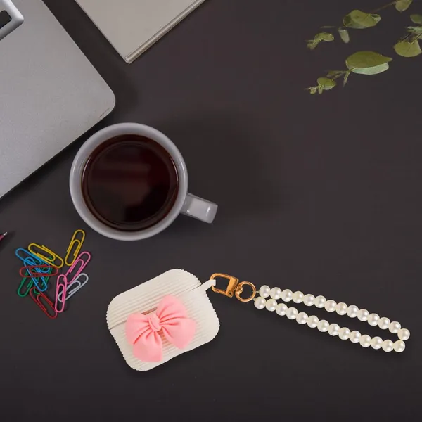 Silicone_Airpods_Pro_Case_With_Keychain