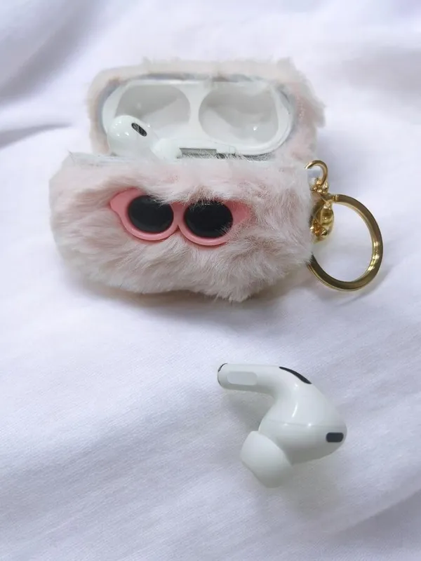 Silicone_Airpods_Pro_Case_With_Keychain