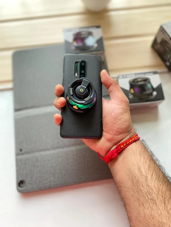 Magnetic_Wireless_Bluetooth_Speaker_With_Phone_Holder