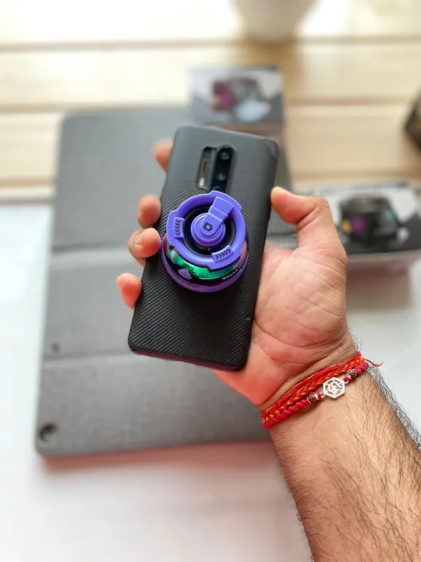 Magnetic_Wireless_Bluetooth_Speaker_With_Led_Lights_And_Phone_Holder