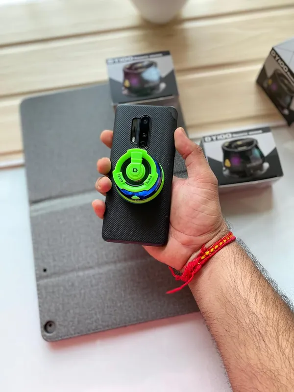 Magnetic_Wireless_Bluetooth_Speaker_With_Phone_Holder