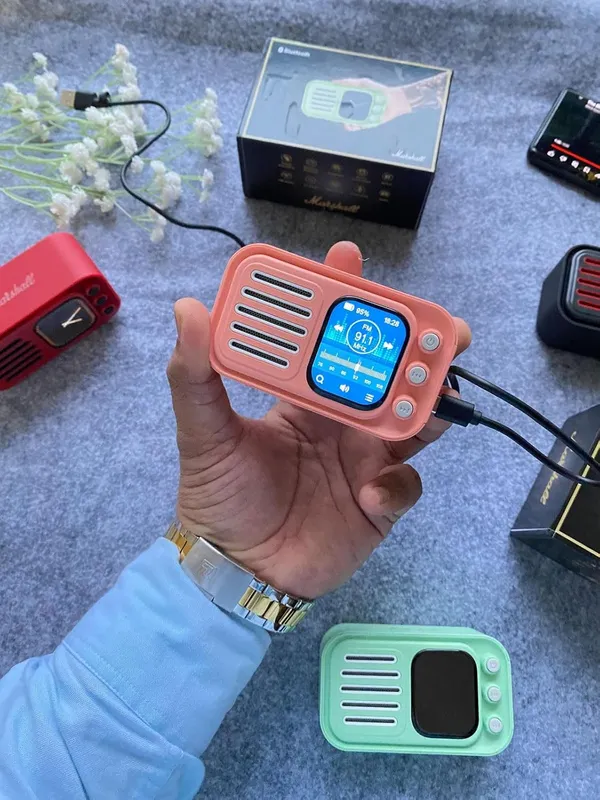 Bluetooth_Speaker_With_Touch_Screen_And_Fm_Radio