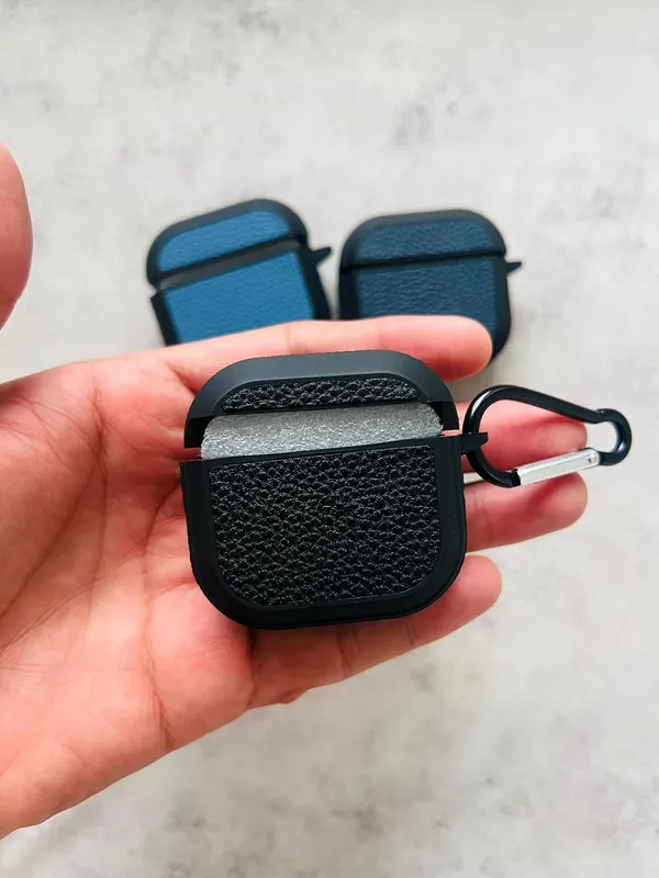 Airpods_4_Case_Cover_With_Carabiner