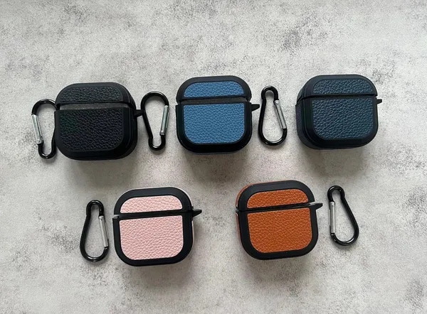 Airpods_4_Case_Cover_With_Carabiner