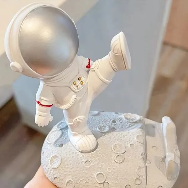 Astronaut_Phone_Stand