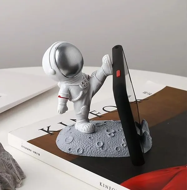 Astronaut_Phone_Stand
