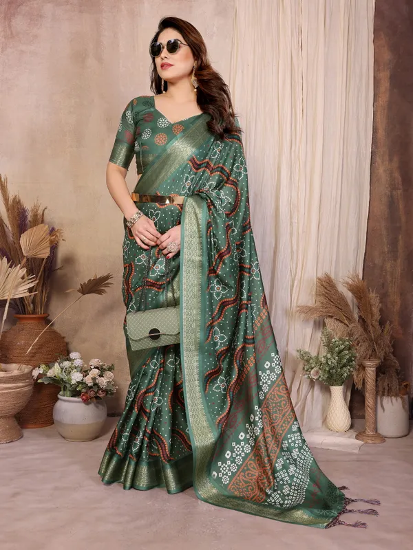 Green_Printed_Traditional_Saree_For_Women