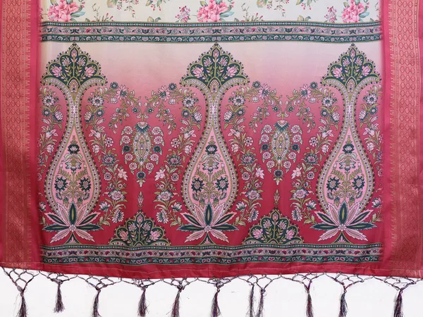 Pink_Floral_Print_Saree_For_Women
