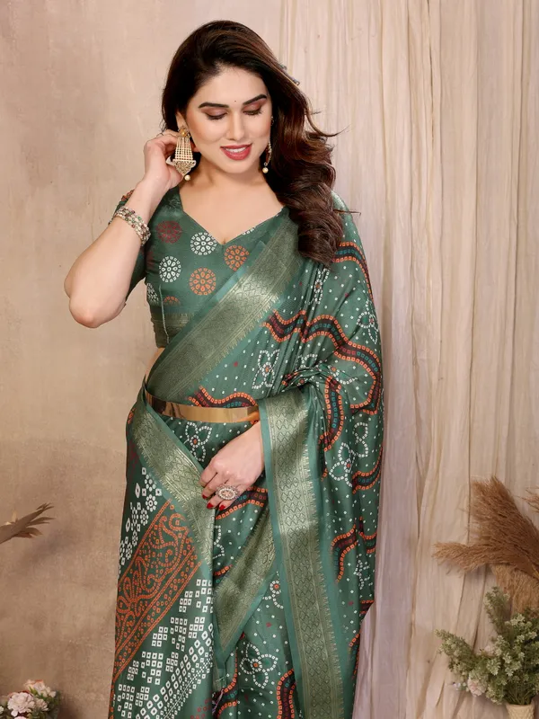 Green_Printed_Traditional_Saree_For_Women