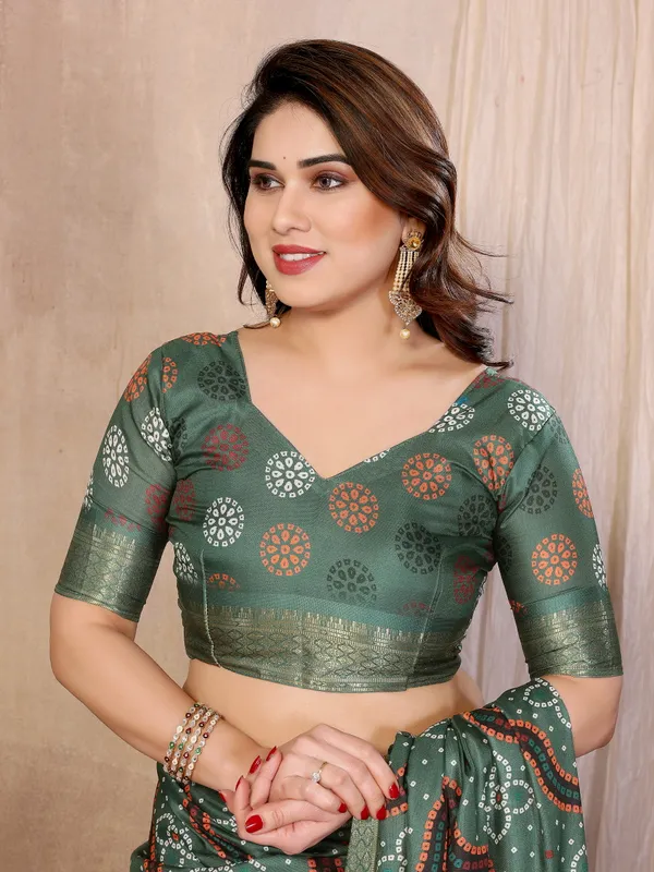 Green_Printed_Traditional_Saree_For_Women