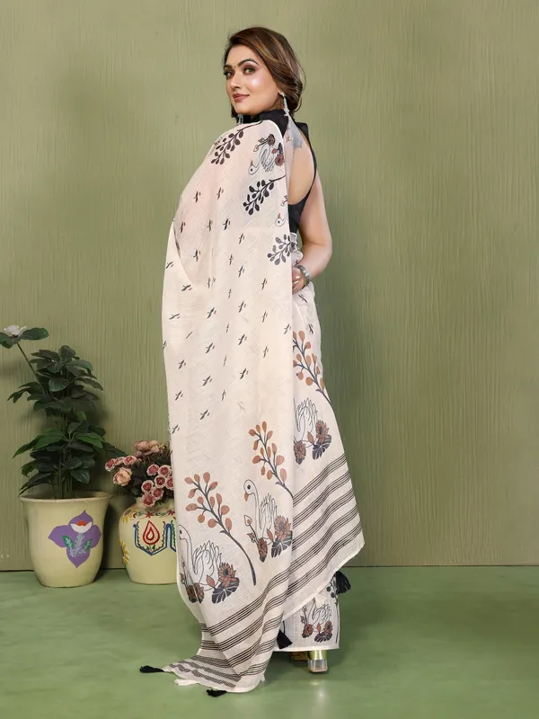 Cream_Printed_Ethnic_Saree_For_Women
