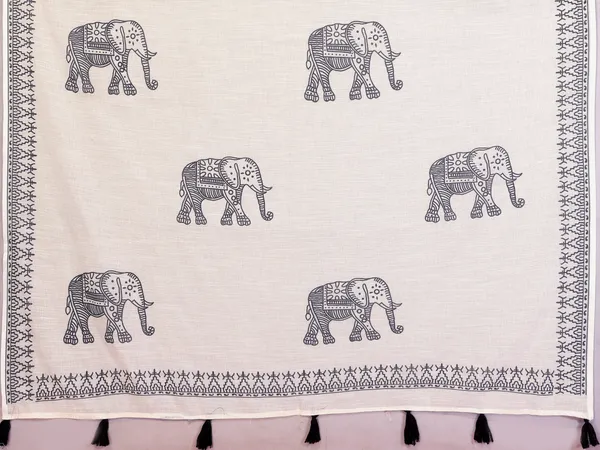 Ivory_Elephant_Print_Saree_For_Women
