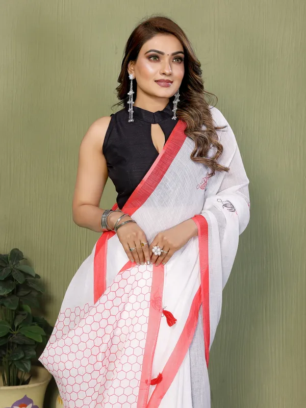 White_Geometric_Print_Saree_For_Women