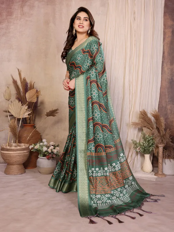 Green_Printed_Traditional_Saree_For_Women