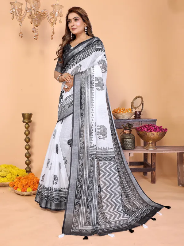 White_Printed_Saree_For_Women