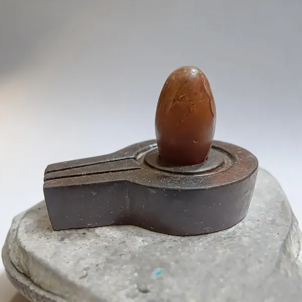 Narmada_Stone_Shiva_Lingam_With_Yoni_Base