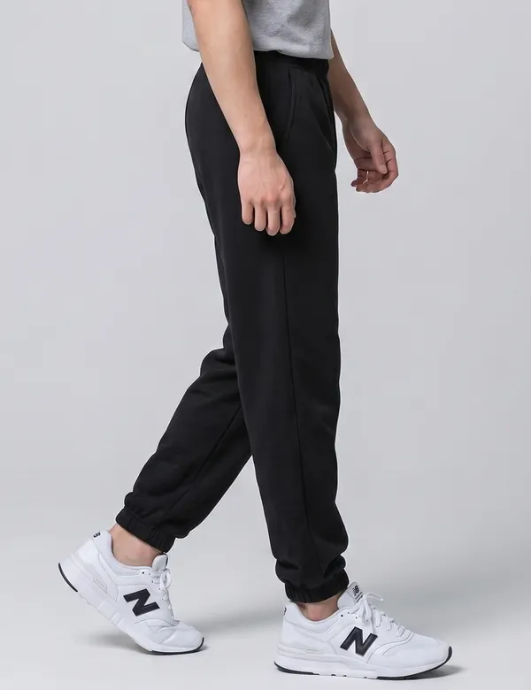 Black_Cotton_Regular_Fit_Joggers_For_Men