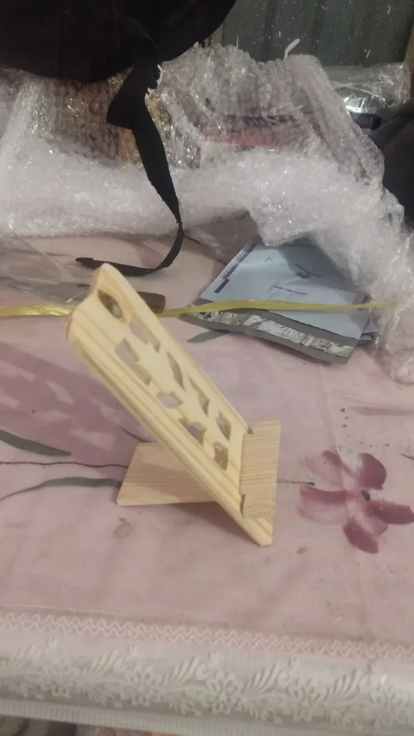 Wooden_Decorative_Mobile_Phone_Stand