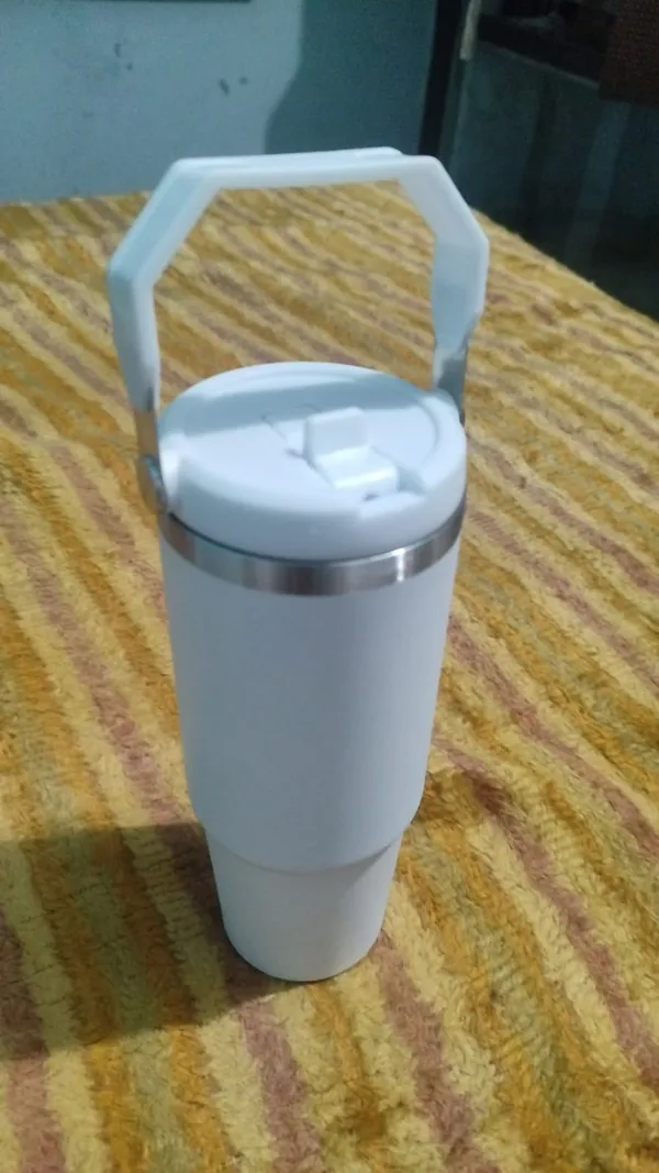 Plastic_Travel_Tumbler_With_Handle
