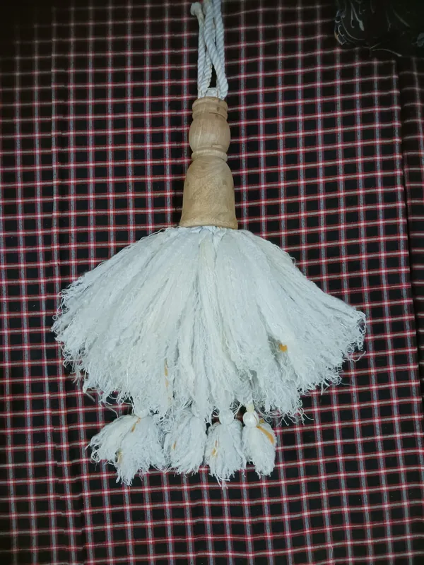 Wooden_Handle_Fringe_Duster