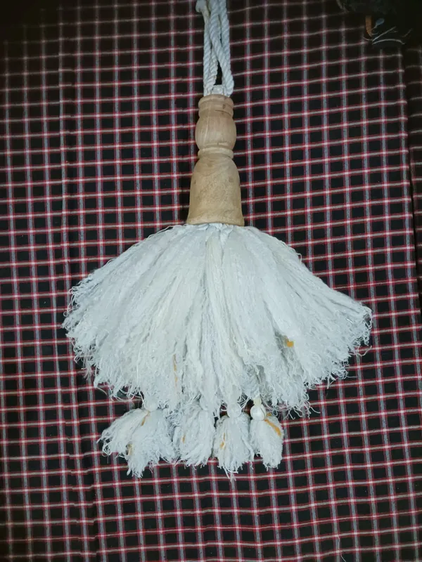 Wooden_Handle_Fringe_Duster