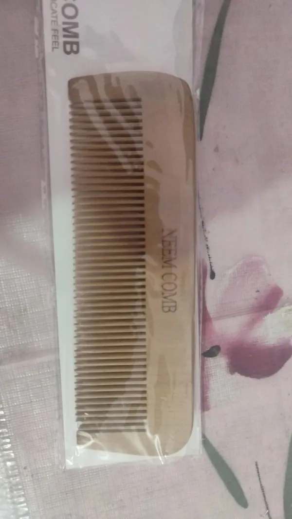 Wooden_Neem_Wide_Tooth_Comb_for_Men_And_Women