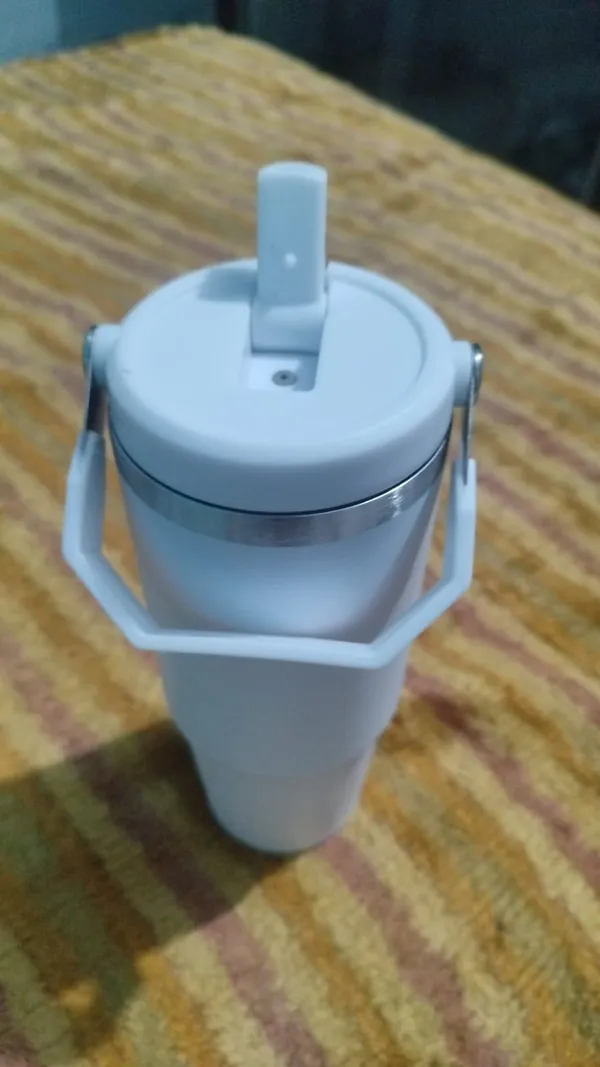 Plastic_Travel_Tumbler_With_Handle