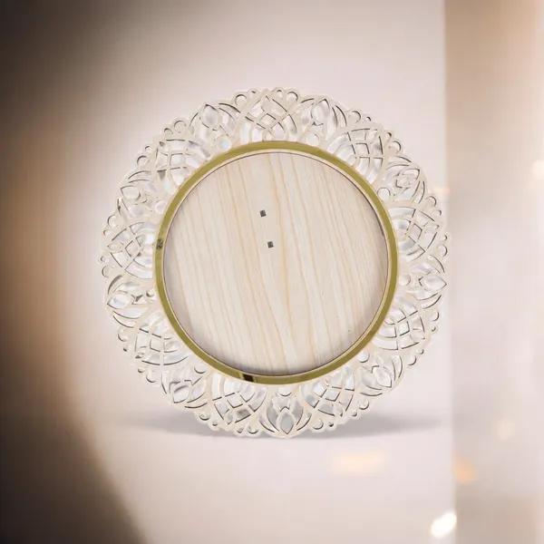 Izels_Round_Lace_Border_Photo_Frame_Wooden_Default_Title