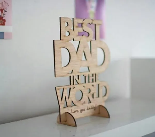 Izels_Best_Dad_In_The_World_Table_Decor_Laminated_Mdf_Tabletop_Sign_21x15_Cm_Gift_For_Father_Birthday_Gift_For_Dad_Papa_Desk_Decoration