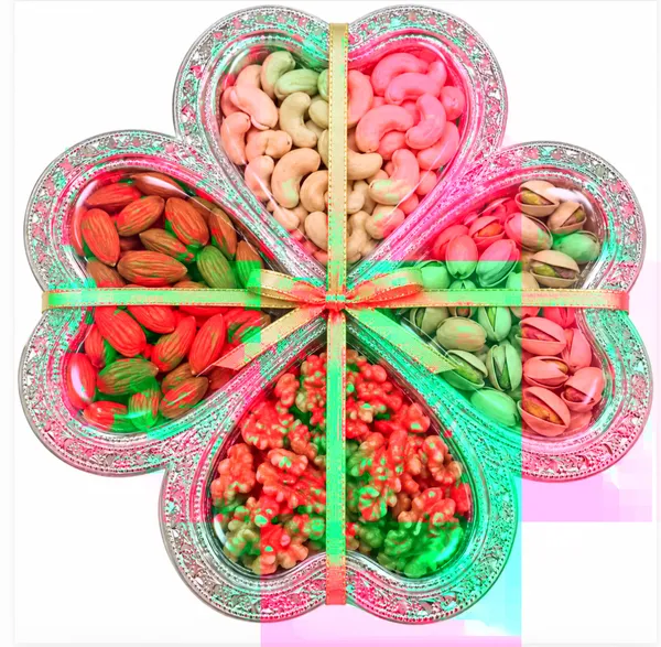 Heart_Shaped_Assorted_Dry_Fruit_Gift_Thali