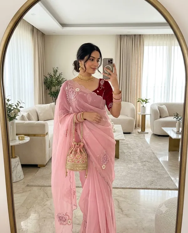 Sm_Maharani_Pure_Soft_Shimmer_Silk_Saree_With_Hand_Cutdana_Moti_Work_And_Velvet_Blouse_Pink
