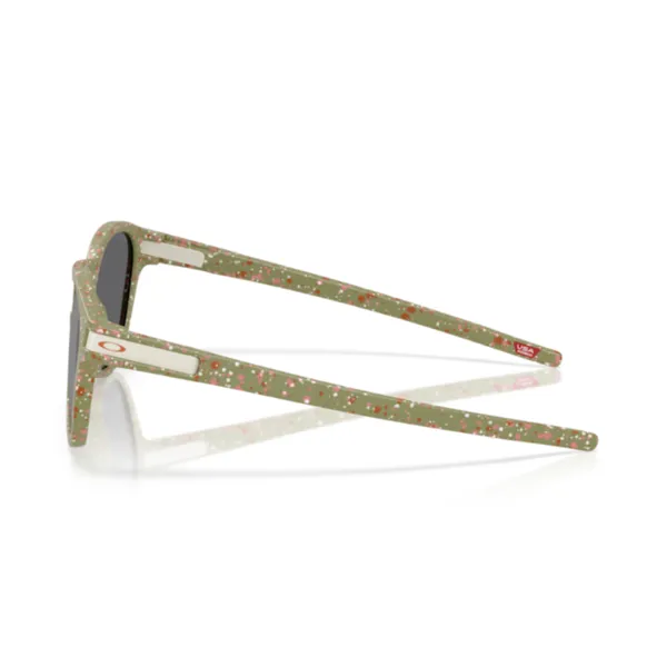 Oakley_Latch_Matte_Fern_Terrazzo_Prizm_Black_Lifestyle_Sunglasses