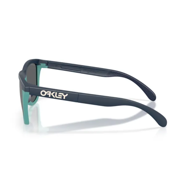Oakley_Frogskins_Range_Matte_Abyss_Prizm_Black_Lifestyle_Sunglasses