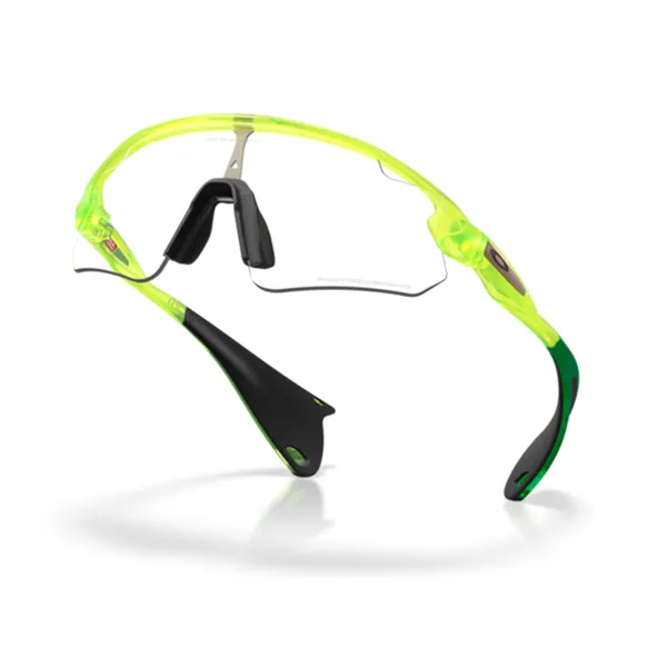 Oakley_Stunt_Devil_Asian_Clear_To_Black_Iridium_Photochromic
